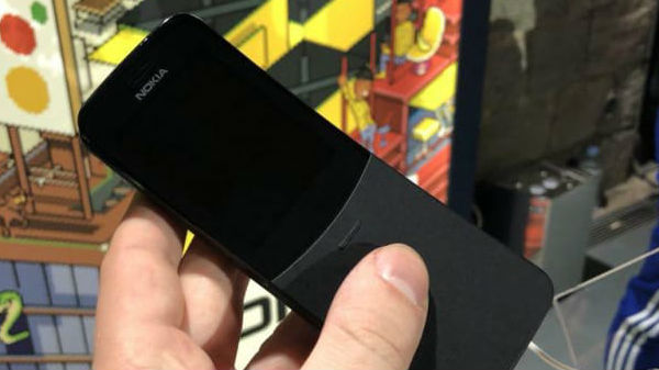 நோக்கியா 8110 4ஜி வடிவமைப்பு