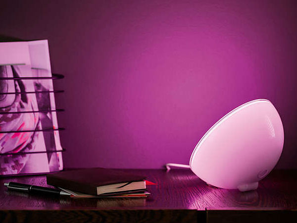 பிலிப்ஸ் ஹுயே மினி ஸ்டார்டர் கிட் உடன் 10- வாட் பி22 பல்பு