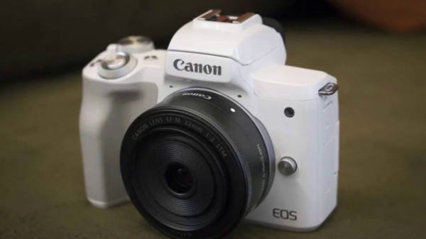 24.1 மெகாபிக்சல் சென்சார் வசதியுடன் இஓஎஸ் எம்50 கேமரா அறிமுகம்.!