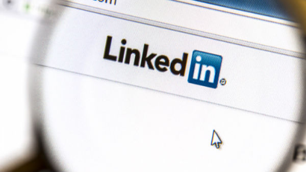 இருக்கவே இருக்கு பேஸ்புக் மற்றும் லின்க்டுஇன்.!