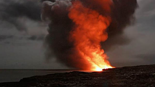எரிமலையில் விழுந்த இடியை பதிவு செய்து அசத்திய விஞ்ஞானிகள்.!