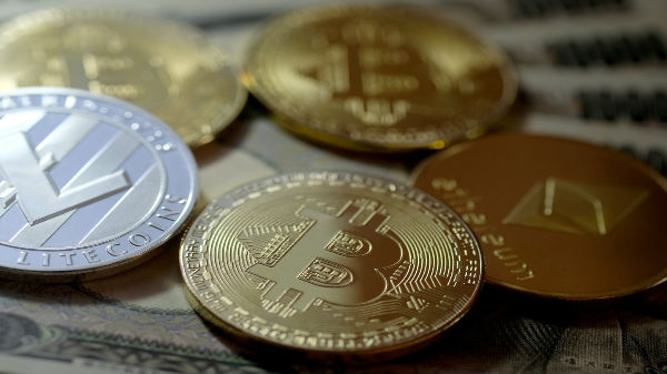 பிட்காயினுக்கு தடை: பேஸ்புக், கூகுளை தொடர்ந்து ட்வீட்டர் அதிரடி.! பிட்காயினுக்கு தடை: பேஸ்புக், கூகுளை தொடர்ந்து ட்வீட்டர் அதிரடி.!