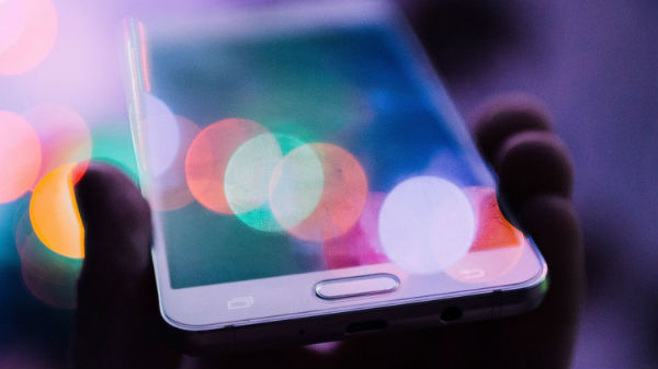 இந்தியாவின் முதல் 5ஜி ஸ்மார்போன்: வெளியிடப்போவது யார்.? எவ்வளவு விலை.?