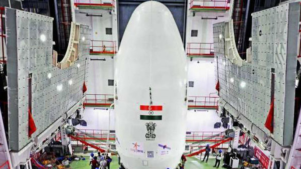 என்னதான் பட்ஜெட் இடிச்சாலும், இஸ்ரோ தான் டாப்பு, எப்படி.?