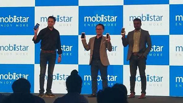 வந்து குவியும் ஸ்மார்ட்போன்களுக்கு இடையே.!