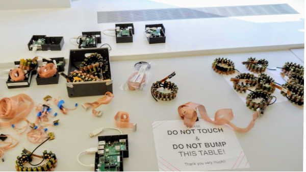 ஆண்டெனாவைப் போல செயல்படுகிறது