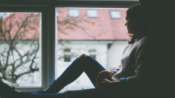 பேஸ்புக்கில் நேரடியாக ஒளிபரப்பி காதலி தற்கொலை: பார்த்து பதறிய காதலன்.!