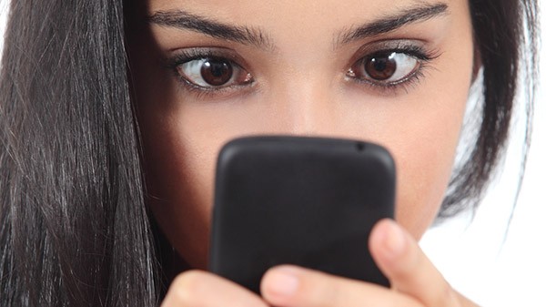 மொபைலில் மைக்ரோபோன், இயர்போன் மற்றும் ஸ்பீக்கர்கள் சுத்தமாக இருப்பதை உறுதி செய்யவும்: