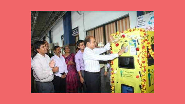 பிளாஸ்டிக் பாட்டிலை நொறுக்கினால் ரூ.5 பரிசு: அசத்தும் ரயில்வே துறை.!