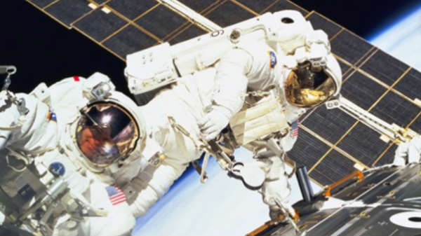 விண்வெளியில் அதிக நேரம் நடந்த வீரர்