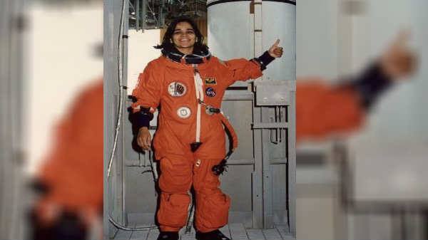 முதல் விண்வெளி பயணம்: 