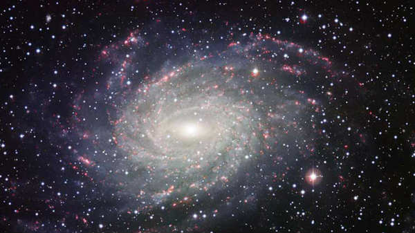 மோதலால் சிதறிய கேலக்ஸி