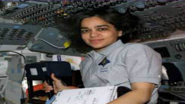 விருப்படி விமானப் பொறியியலில் நுழைந்தார்: