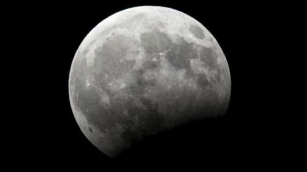  நிலவின் தென்துருவம்