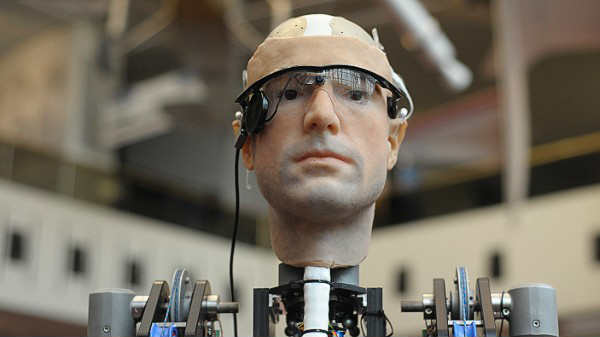 மனித உருவம் கொண்ட ரோபோ