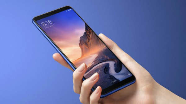 6.9 இன்ச் பெரிய திரை 