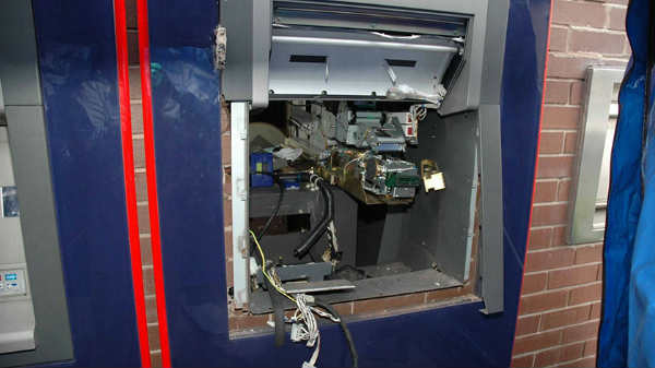 ஏடிஎம்களின் மீது தாக்குதல்கள்: 