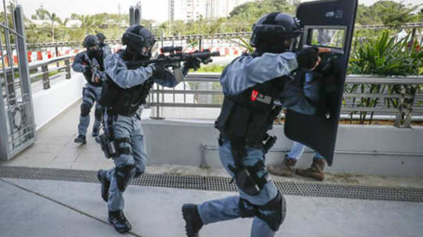 தீவிர தேடுதல் வேட்டை: 