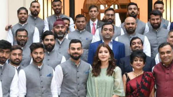 புகைப்படத்திற்கு போஸ்: 