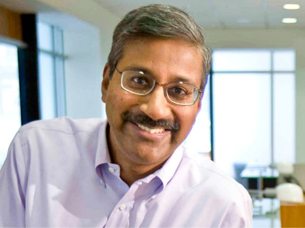 சட்டையை மடித்து கொண்டு