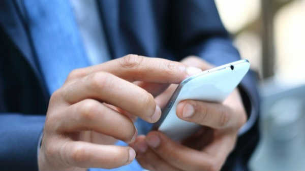 மெசேஜ் செயலிகளை தடை செய்யும் எண்ணம் இல்லை:தொலைத்தொடர்பு துறை அறிவிப்பு