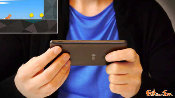 ஸ்மார்ட்போன் பின்புறத்தைத் தட்டுங்கள் 