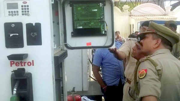 பெட்ரோல் போட்ட இனி காசு கொடுக்க வேண்டாம்.! விறல் அசைச்சா போதும்.! 