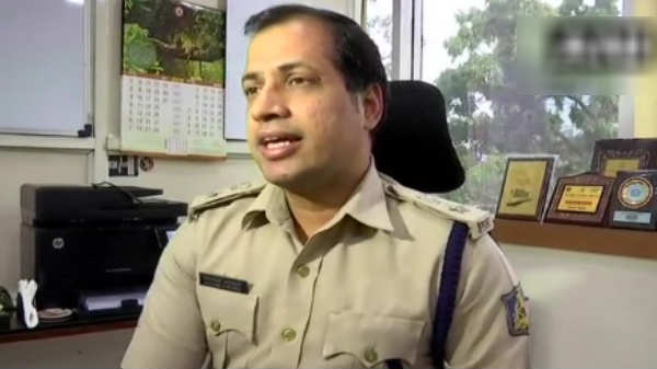 காவல்துறையினர்