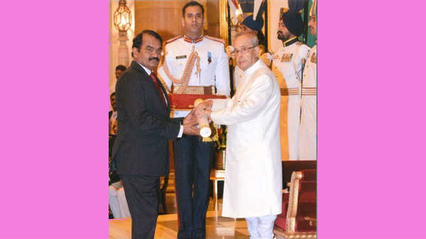 மேலும் சாதனைகளை படைக்க வேண்டும் 