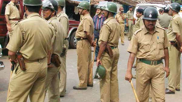 காவல்துறையினர்