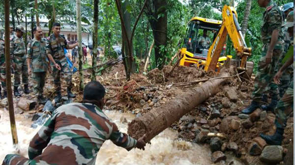 10 ஆயிரம் பேர் மீட்பு: 