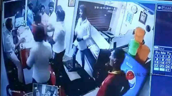 திமுக நிர்வாகி: மொபைல் குத்துச் சண்டை வீரர்.! வைரல் வீடியோ.!