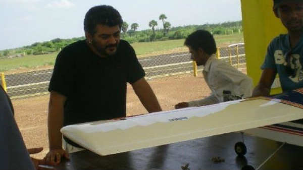 ஹீரோ : 