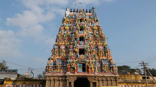 கோவிலில் வந்தது தேங்காய்உடைக்கும் புதிய தொழில்நுட்பம்.!