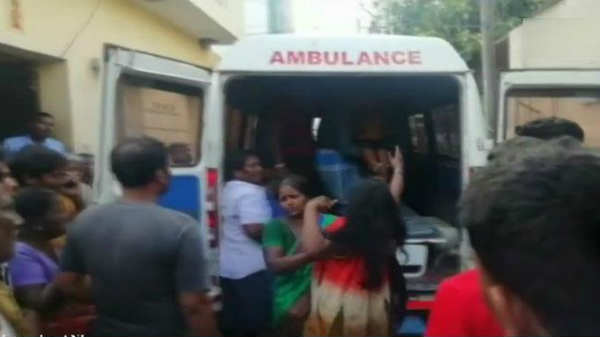 ஆம்புலன்ஸ் மற்றும் மருத்துவ குழு 