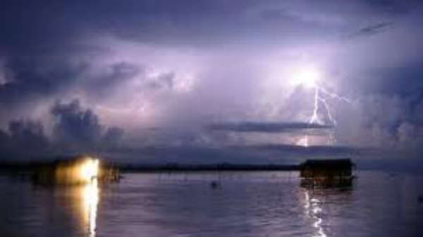 10 மில்லியன் வாட்ஸில் தாக்கும் மின்னலிலிருந்து தப்பிபது எப்படி? 