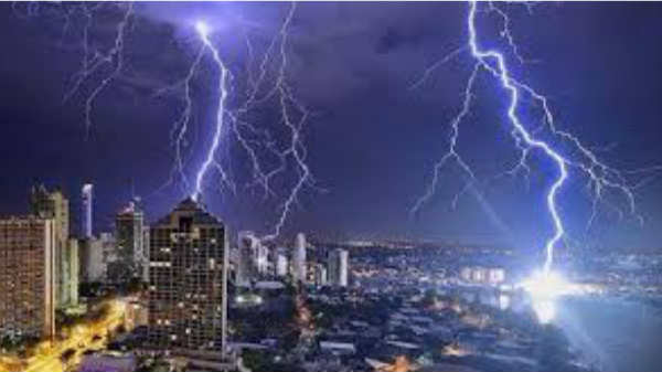 10 மில்லியன் வாட்ஸில் தாக்கும் மின்னலிலிருந்து தப்பிபது எப்படி? 