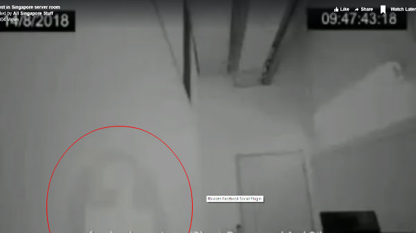 கதவுக்குப் பின்னால்