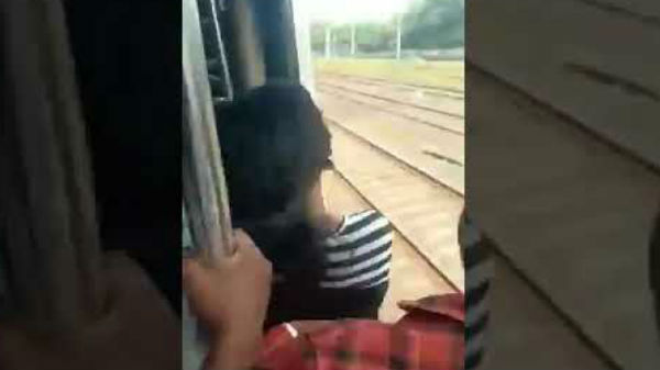  ரயில் படிக்கட்டில் பயணம்: 