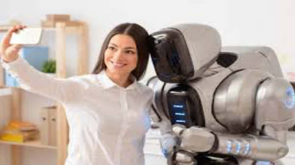 மனித உருவில் வரும் ரோபோட்கள்: 