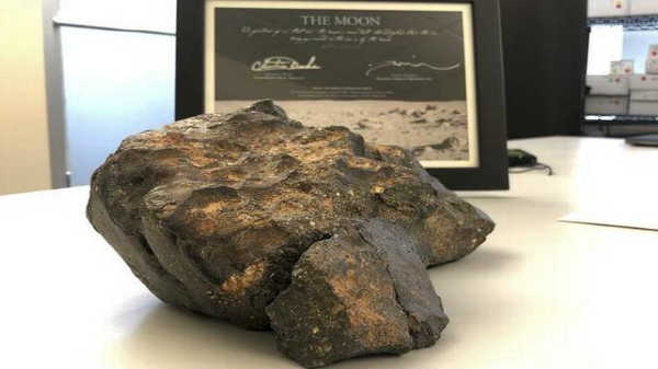 தி மூன் பஸ்சில்