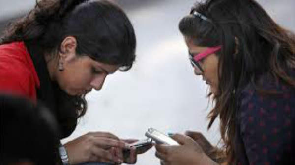 இணைதளங்களில் திரைப்படம் முதலிடம்: 