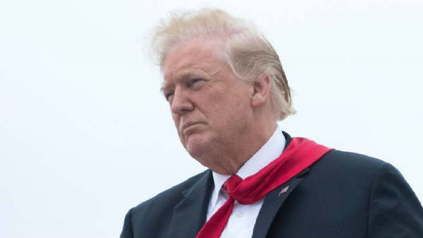 தனிமையில் டிரம்ப்: 