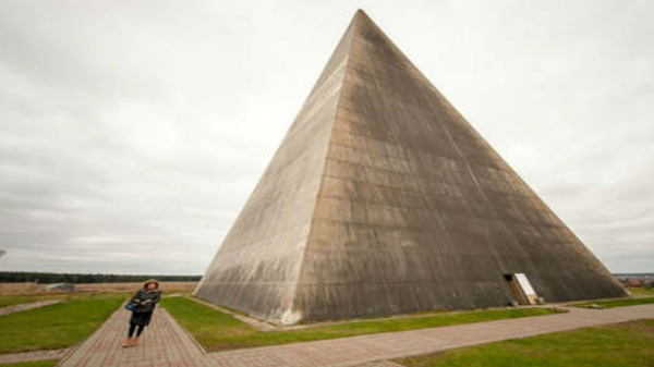 பிரமீடுகள் : 