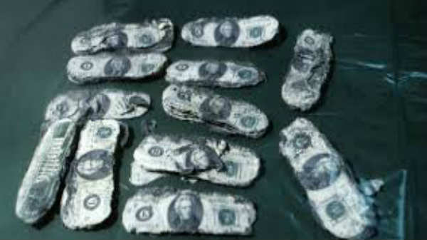  9 ஆண்டு கழித்து சிக்கியது டாலர்:  