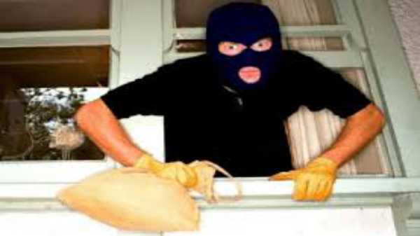  அடுத்தடுத்து கொள்ளை: 