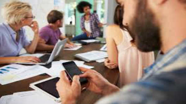 கூகுள் தகவல்களை திருடுகின்றது: 