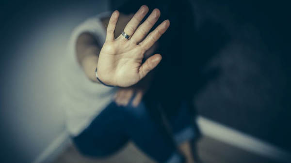 கணவன் வீட்டில் இருக்கும் போது: 