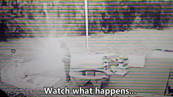 டைம்டிராவலரை படம் பிடித்த கேமரா! அதிர்ச்சி வீடியோ..!