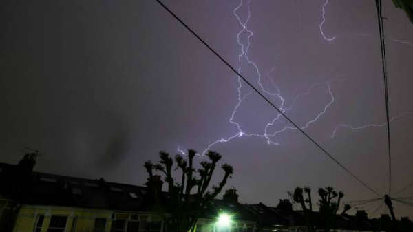 மக்களை பாதுகாக்கும்